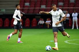 记者：奥斯梅恩今夏想去英超并告知曼联切尔西，.